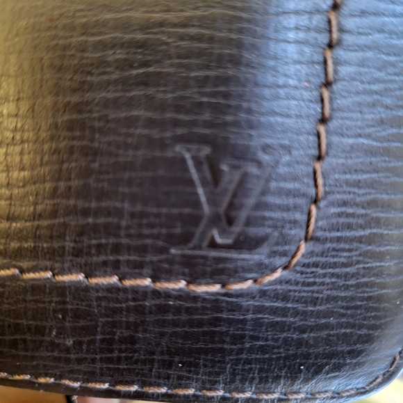 Louis Vuitton Utah Leather Men's Wallet in Dark Brown. - Picture 16 of 16